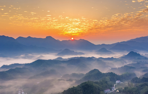 【&ldquo;飛閱&rdquo;中國】美了美了！雲海日出大別山