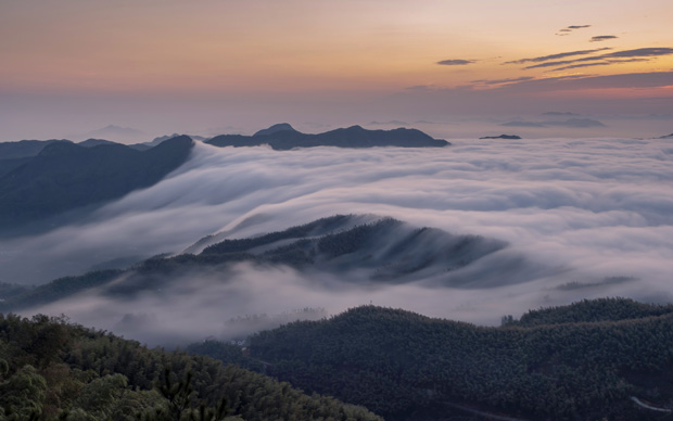 云涌大别山 壮美如画卷