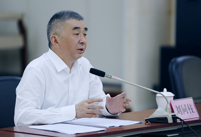 坚持问题和需求双导向，着眼全局，聚焦重点，着力解决人民群众‘看病难’‘看病贵’问题。