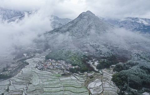 雪落梯田 诗意层层