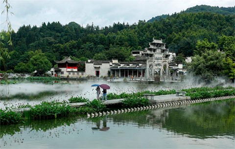 安徽黄山：夏日古村更迷人