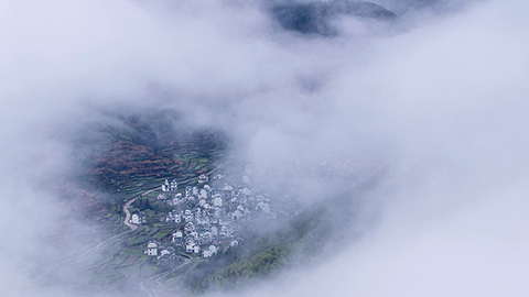 安徽休寧：春山雨霽 雲卷雲舒