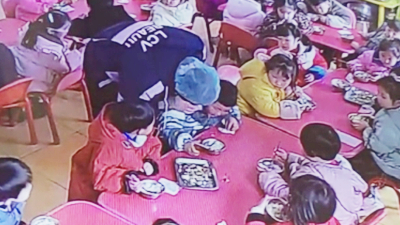 幼童吃饭卡喉 老师用海姆立克法急救脱险