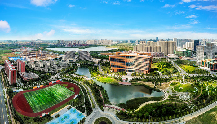 一校一城 双向“奔赴”