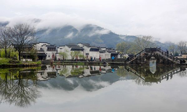 安徽黄山：春雨如酥润古村